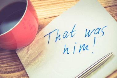 Kahve fincanı kalem ve peçete 