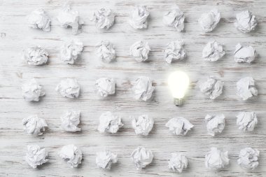 buruşuk kağıt topları 