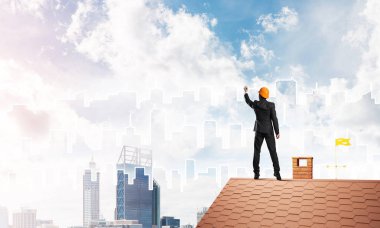 Mühendis adam arka ayakta