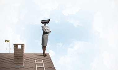 Kamera zoom ile meçhul iş kadını