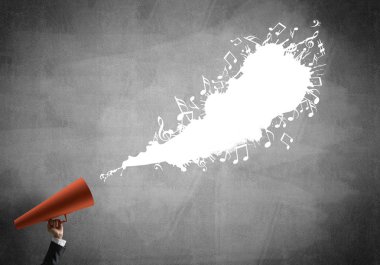 duyuru kağıt trompet yapma adam