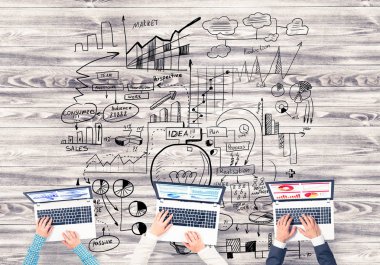 insanlar aygıtlarla birlikte çalışan eller