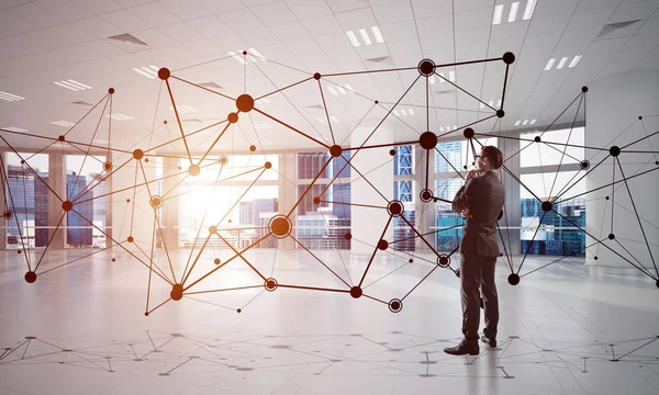 Eleganter Geschäftsmann in modernem Bürointerieur — Stockfoto