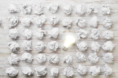 buruşuk kağıt topları 