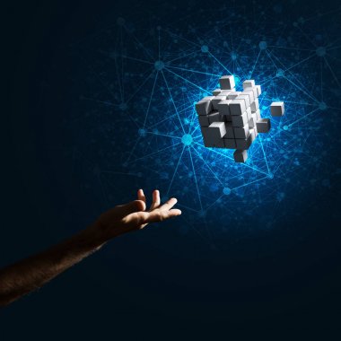 küp şekil tutan el