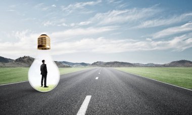 Ampulün içindeki iş adamı