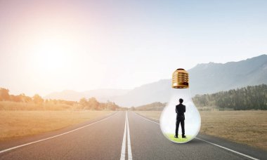 Ampulün içindeki iş adamı