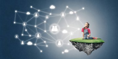 ada uçan üzerinde oturan kız 