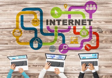 Bir grup insan cihazlar ile 