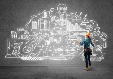 Mühendis kadın arkadan görünüm