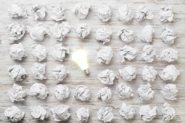 buruşuk kağıt topları 