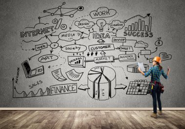 Mühendis kadın arkadan görünüm