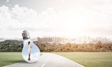 Ampulün içindeki iş kadını