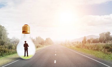 Ampulün içindeki iş adamı