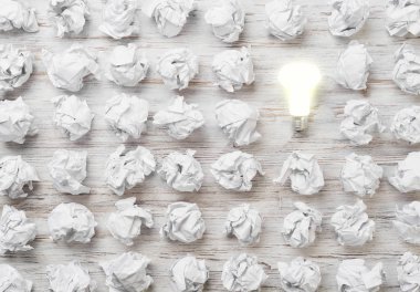 buruşuk kağıt topları 