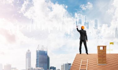 Adam mimar modern şehir silüeti çizmek 