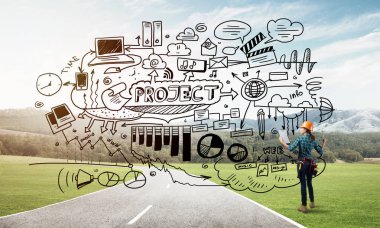 Mühendis kadın arkadan görünüm