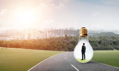 Ampulün içindeki iş adamı