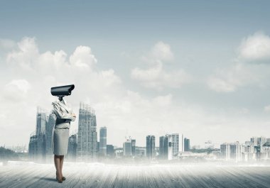 Kamera zoom ile meçhul iş kadını 