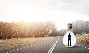 Ampulün içindeki iş adamı