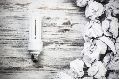 buruşuk kağıt topları 