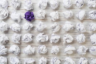 Buruşmuş kağıt toplar. 