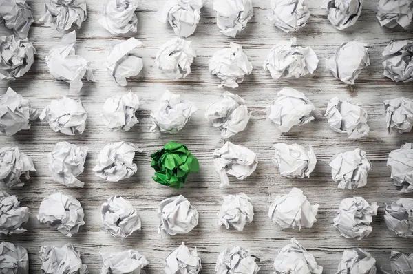 Jeu de boules de papier froissées — Photo