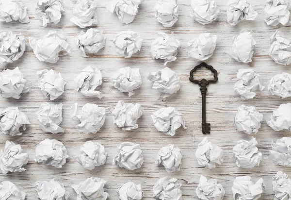 Ballen van verfrommeld papier — Stockfoto