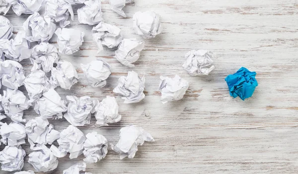 Buruşmuş kağıt toplar. 