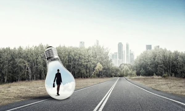 Ampulün içindeki iş kadını