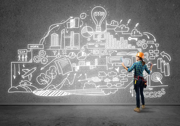 Mühendis kadın arkadan görünüm