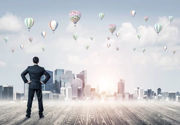 Arka ayakta işadamı