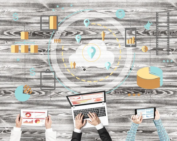 Bir grup insan cihazlar ile 