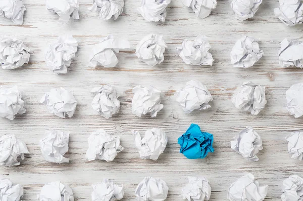 Buruşmuş kağıt toplar. 