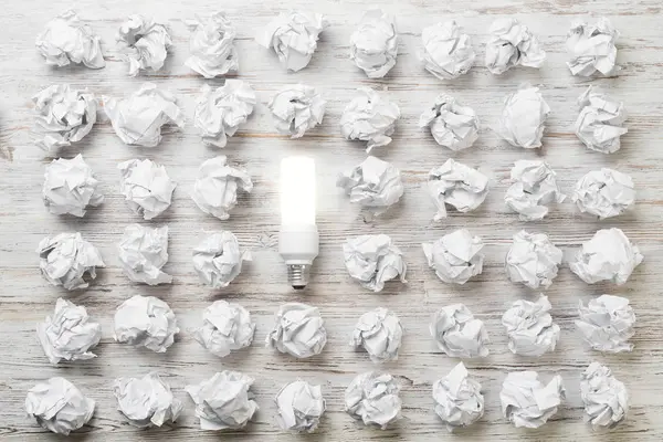 buruşuk kağıt topları 