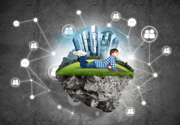 Sevimli çocuk okul çağındaki 