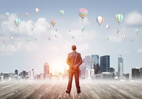 Arka ayakta işadamı