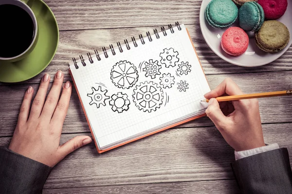 Not Defteri'nde çizim işkadını