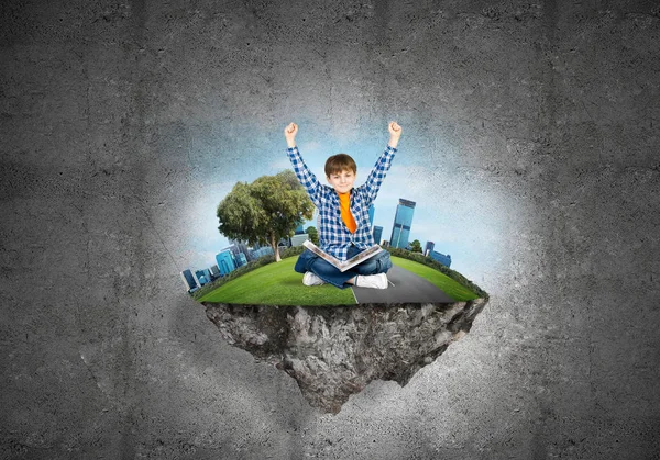 Sevimli çocuk okul çağındaki 