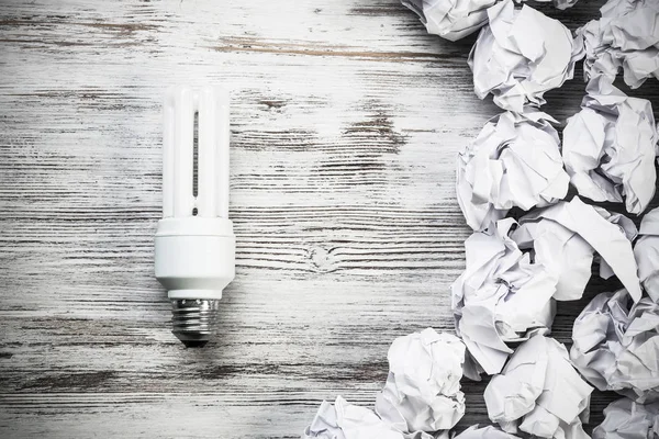 buruşuk kağıt topları 