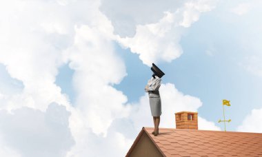 Kamera başlı kadın 