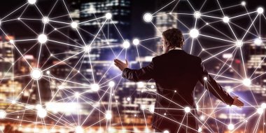 işadamı gece cityscape karşı 