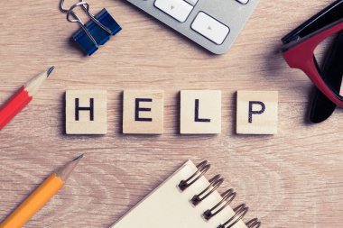 Ahşap küpleri ile yapma kelime