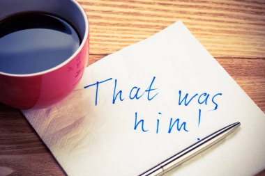 Peçeteye yazılmış romantik mesaj