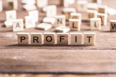 harf ile ahşap öğeleri