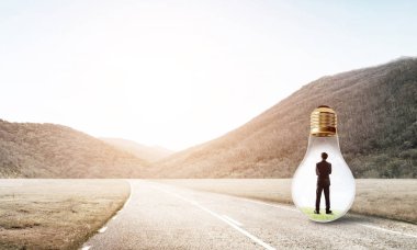 Ampulün içindeki iş adamı 