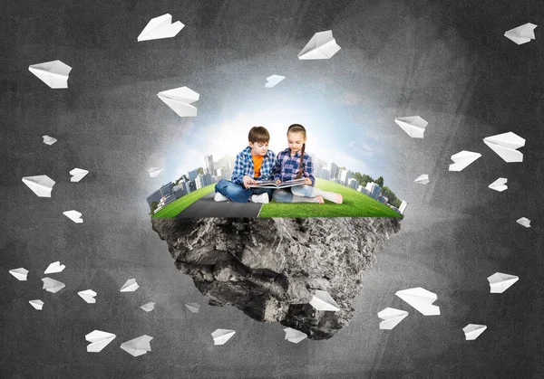  yüzen ada ve çocuk