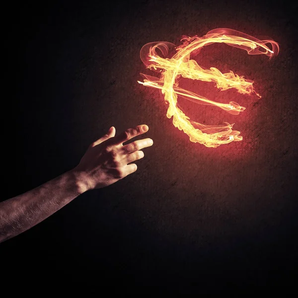 Hand pekar på eurotecknet — Stockfoto