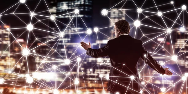 işadamı gece cityscape karşı 