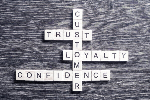 Слова с деревянными кубиками
